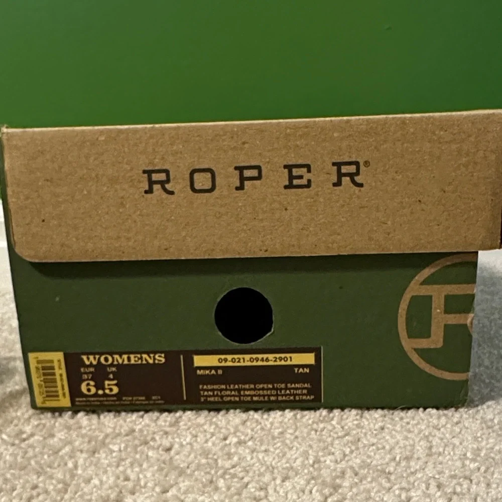 Roper Women's Tan Embossed Open-Toe Heels - Picture 2 of 6
